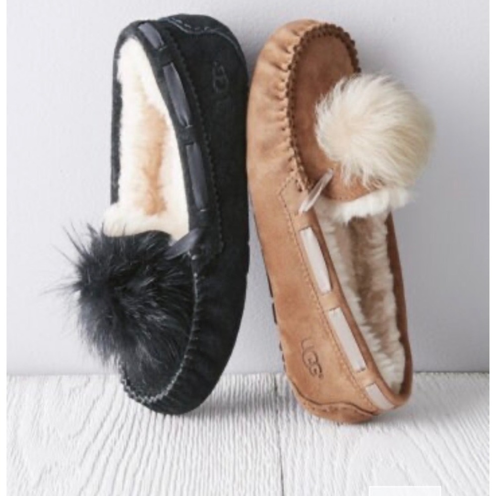 UGG Dakota Pom Pom Black Suede Sheepskin Moccasin Slippers Women's Size 8